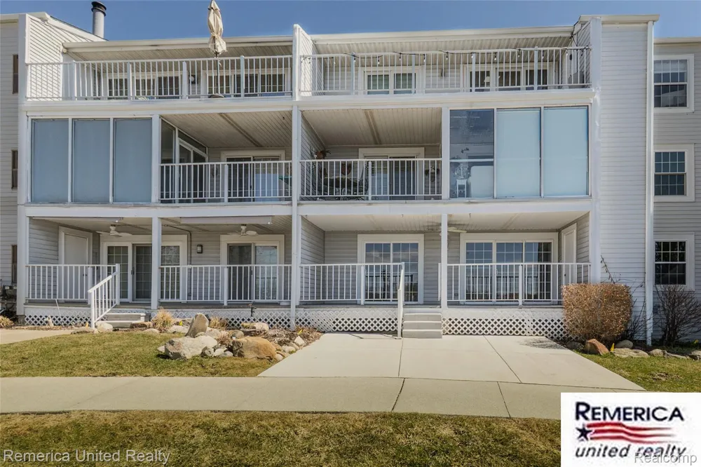 3553 Port Cove Drive #36 Waterford Charter Township, MI 48328