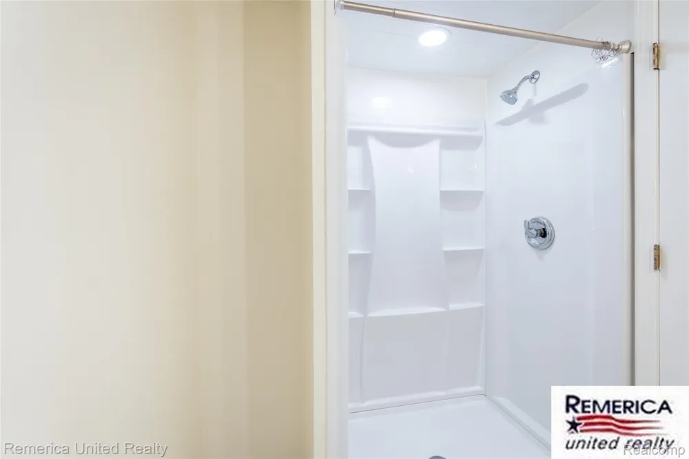 3553 Port Cove Drive #36 Waterford Charter Township, MI 48328