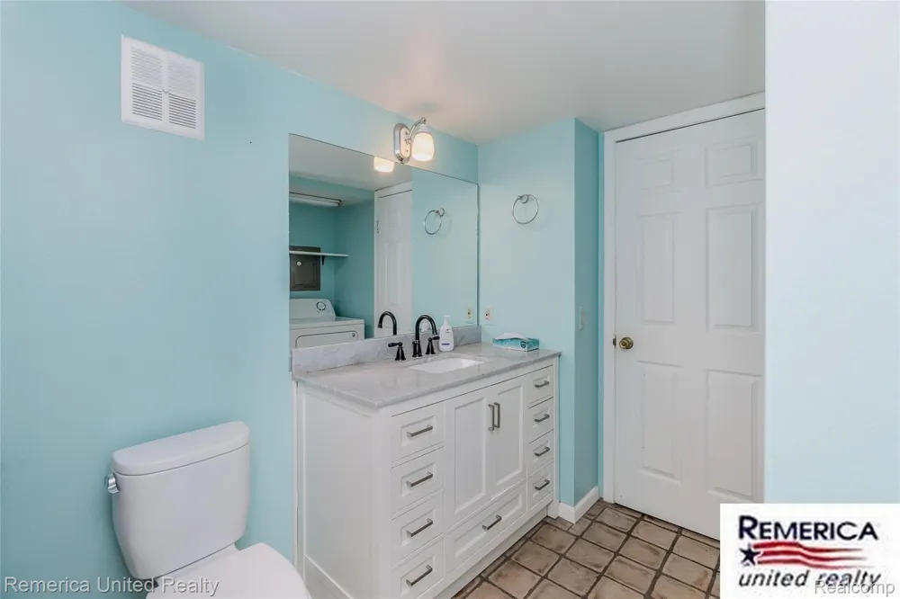 3553 Port Cove Drive #36 Waterford Charter Township, MI 48328