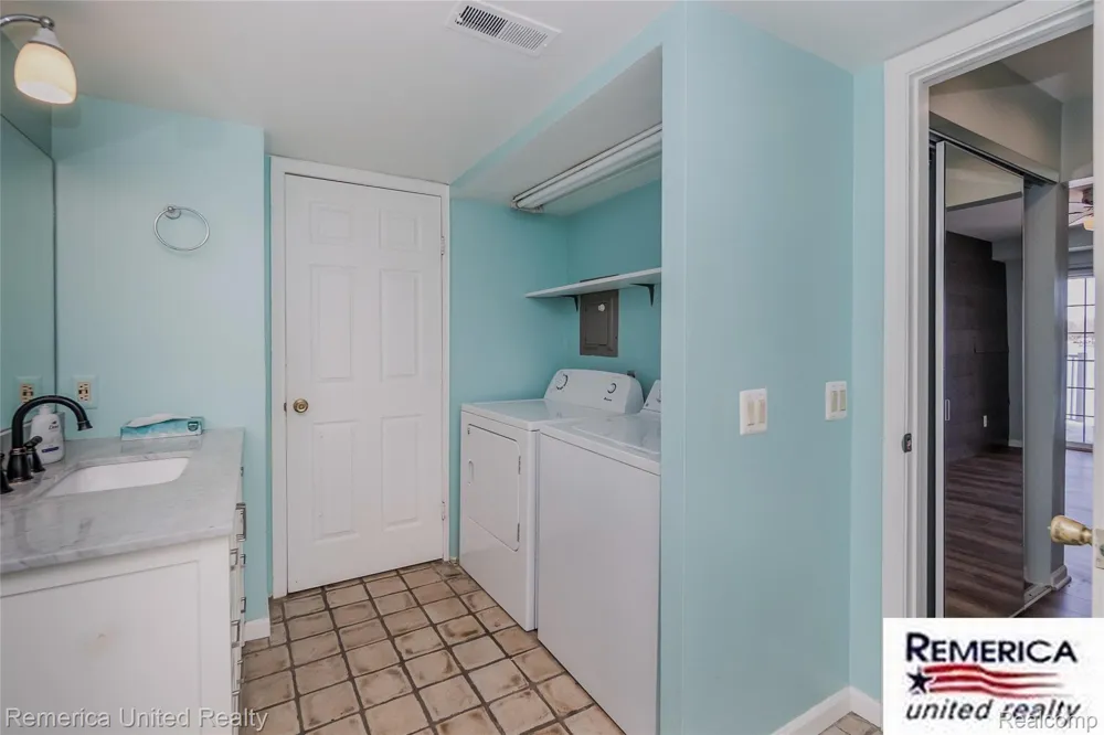 3553 Port Cove Drive #36 Waterford Charter Township, MI 48328