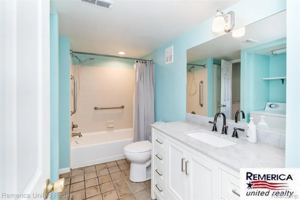 3553 Port Cove Drive #36 Waterford Charter Township, MI 48328