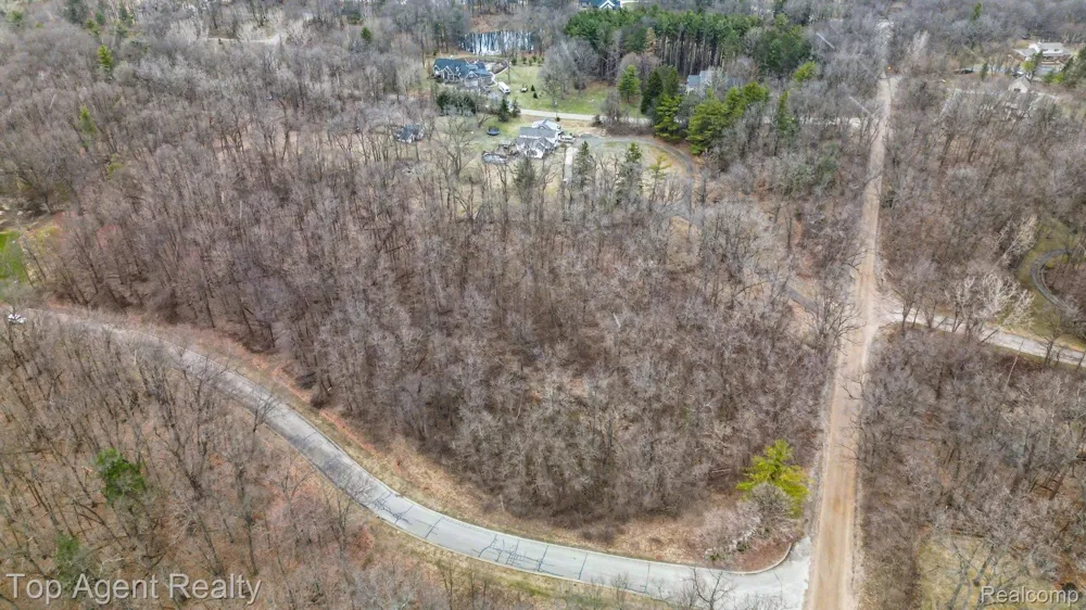 1511 Barrwood Trail Oxford Charter Township, MI 48371
