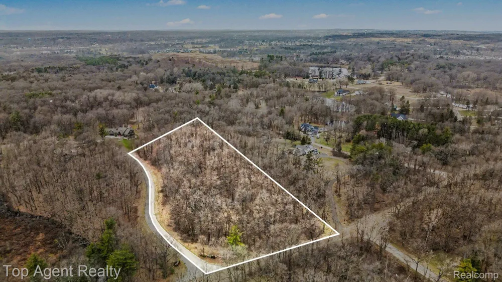 1511 Barrwood Trail Oxford Charter Township, MI 48371