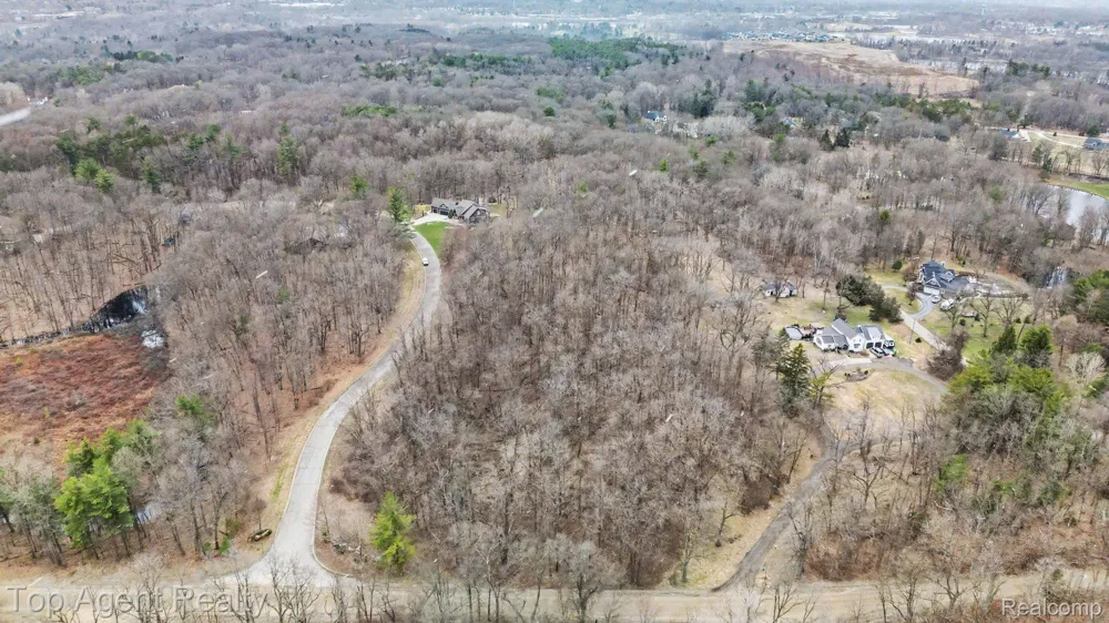 1511 Barrwood Trail Oxford Charter Township, MI 48371