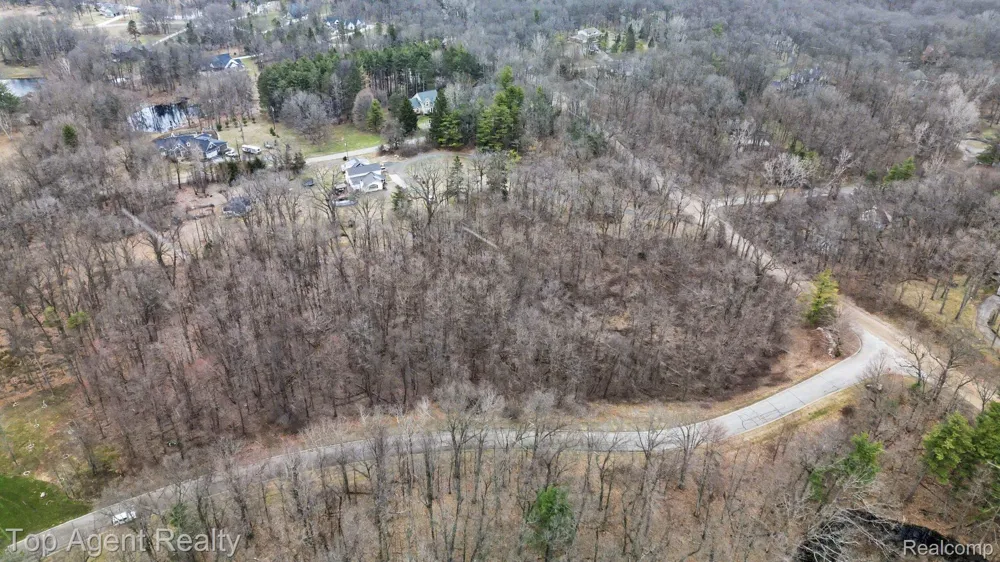 1511 Barrwood Trail Oxford Charter Township, MI 48371