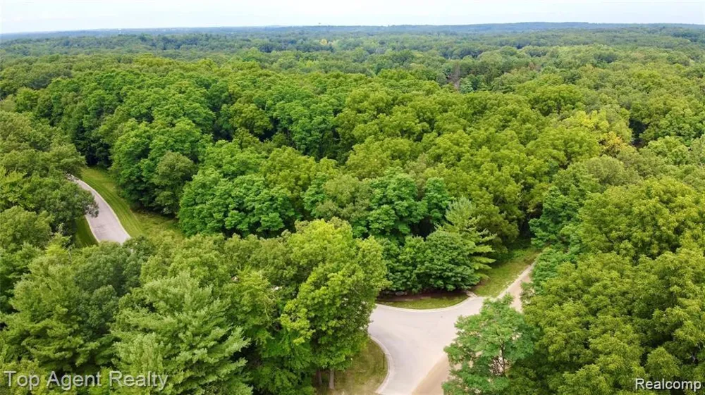 1511 Barrwood Trail Oxford Charter Township, MI 48371