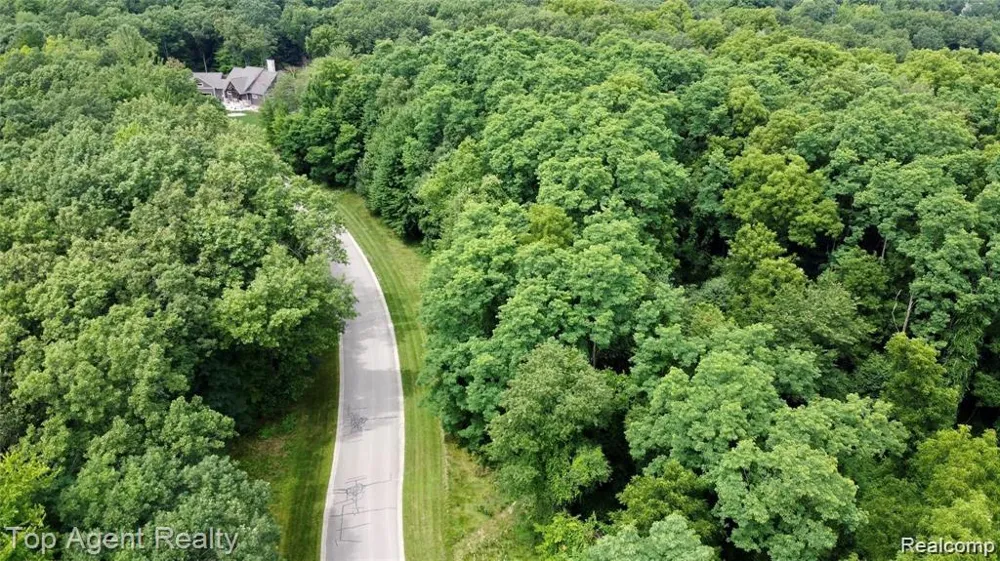 1511 Barrwood Trail Oxford Charter Township, MI 48371