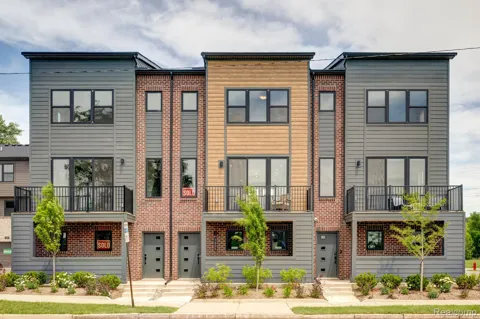 3668 TRUMBULL STREET #33