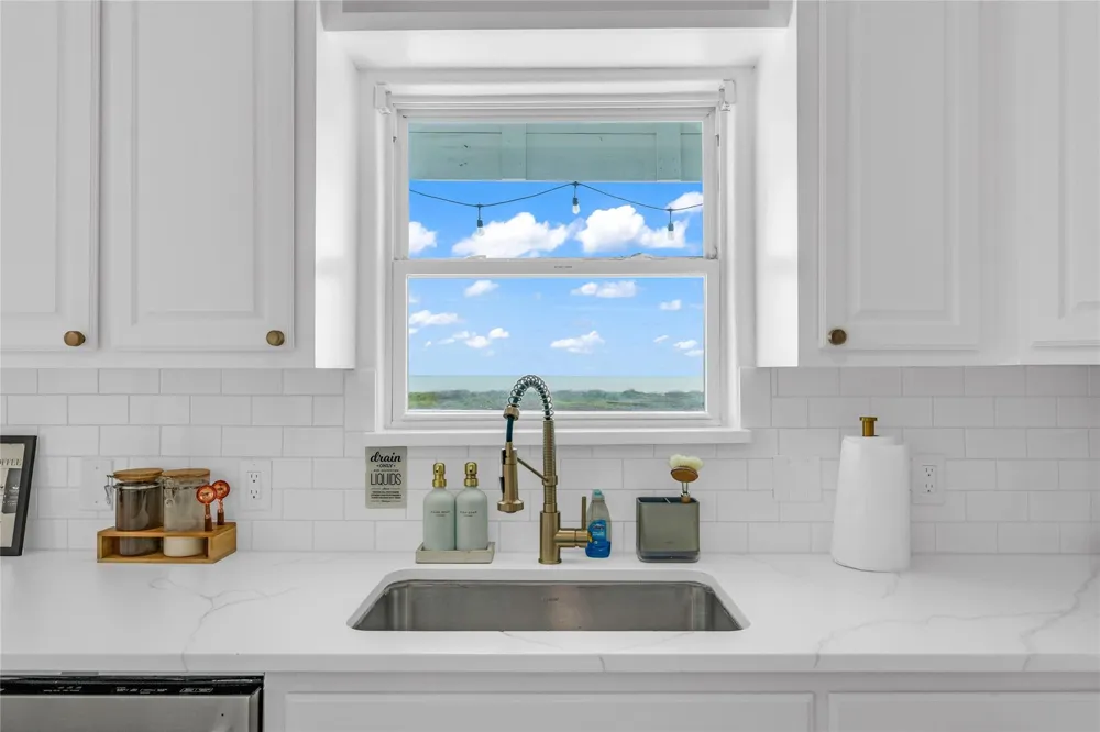 112 Ocean Shore Drive Crystal Beach, TX 77650