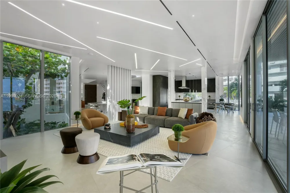 501 Palm Dr Hallandale Beach, FL 33009