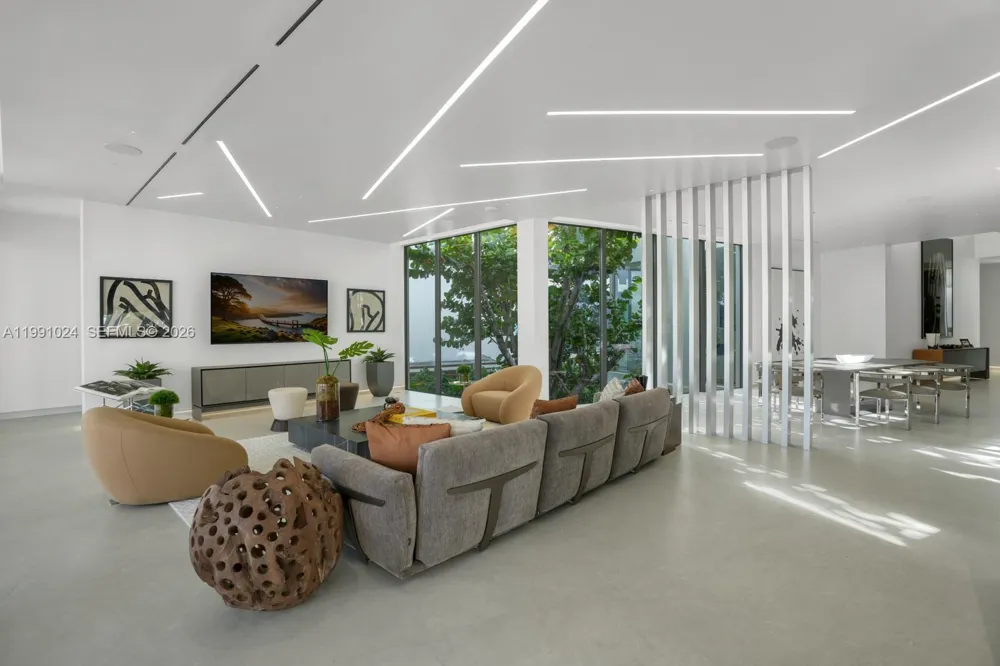 501 Palm Dr Hallandale Beach, FL 33009