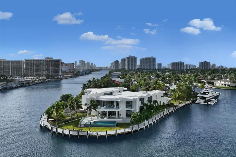 501 Palm Dr Hallandale Beach, FL 33009