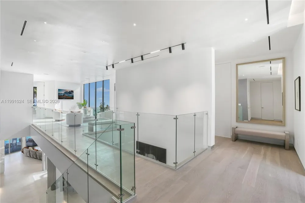 501 Palm Dr Hallandale Beach, FL 33009