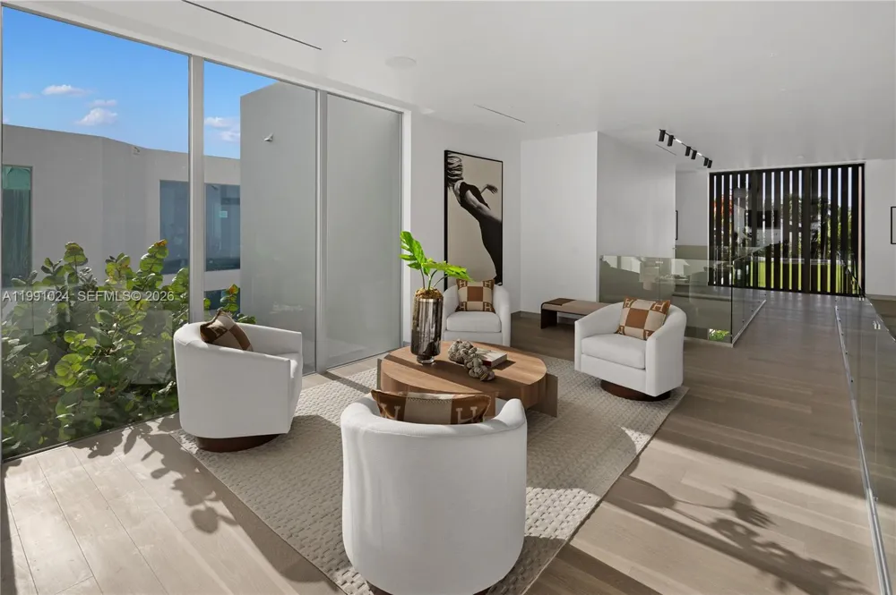 501 Palm Dr Hallandale Beach, FL 33009