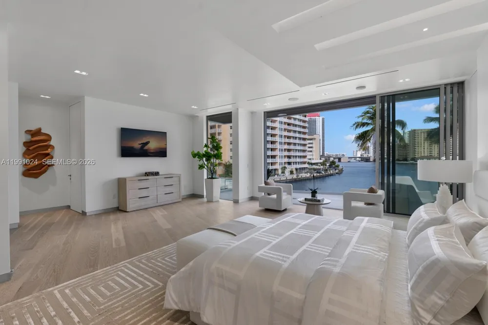 501 Palm Dr Hallandale Beach, FL 33009