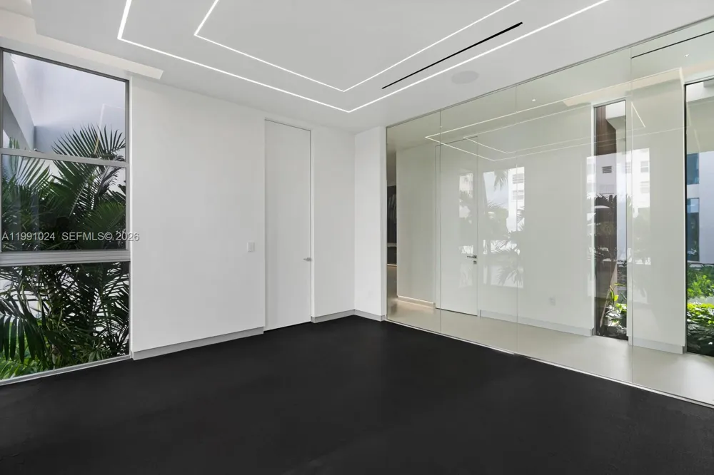 501 Palm Dr Hallandale Beach, FL 33009