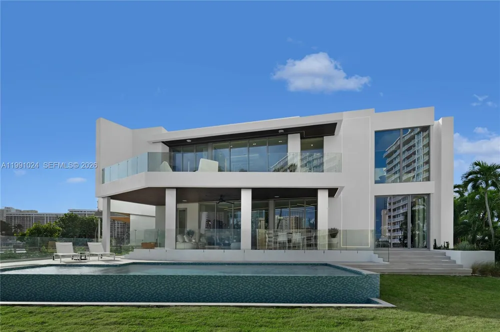501 Palm Dr Hallandale Beach, FL 33009