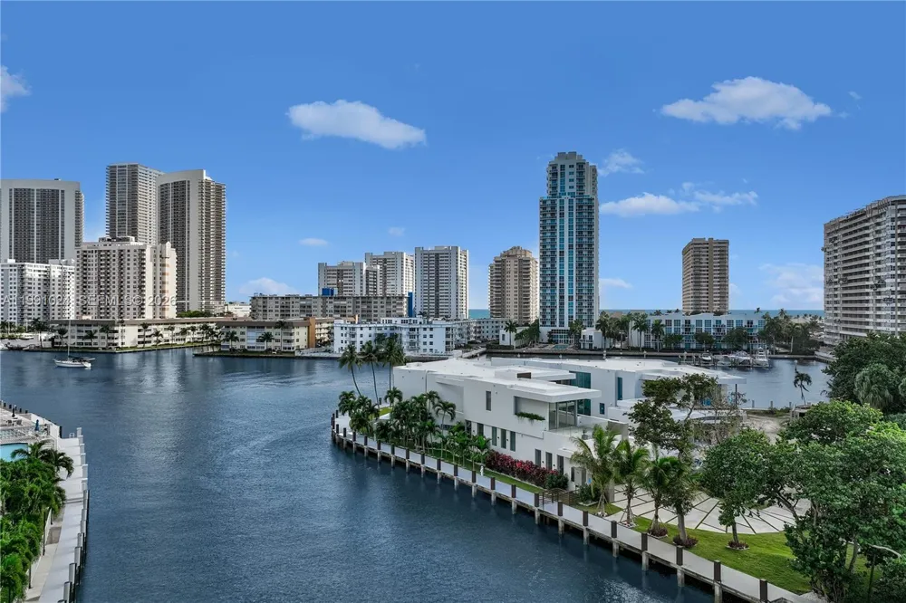 501 Palm Dr Hallandale Beach, FL 33009