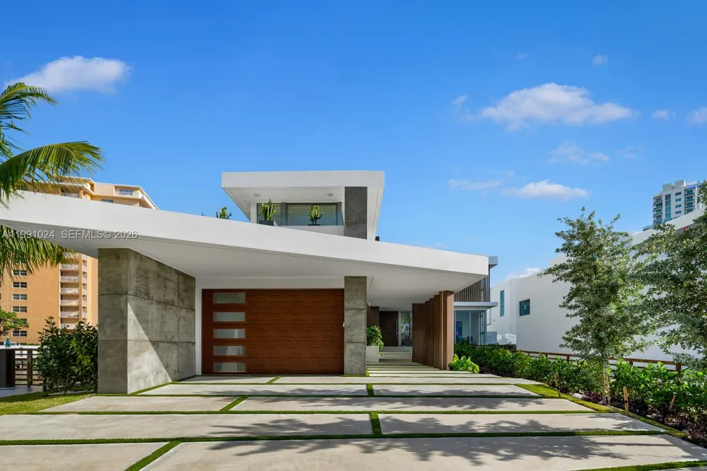 501 Palm Dr Hallandale Beach, FL 33009