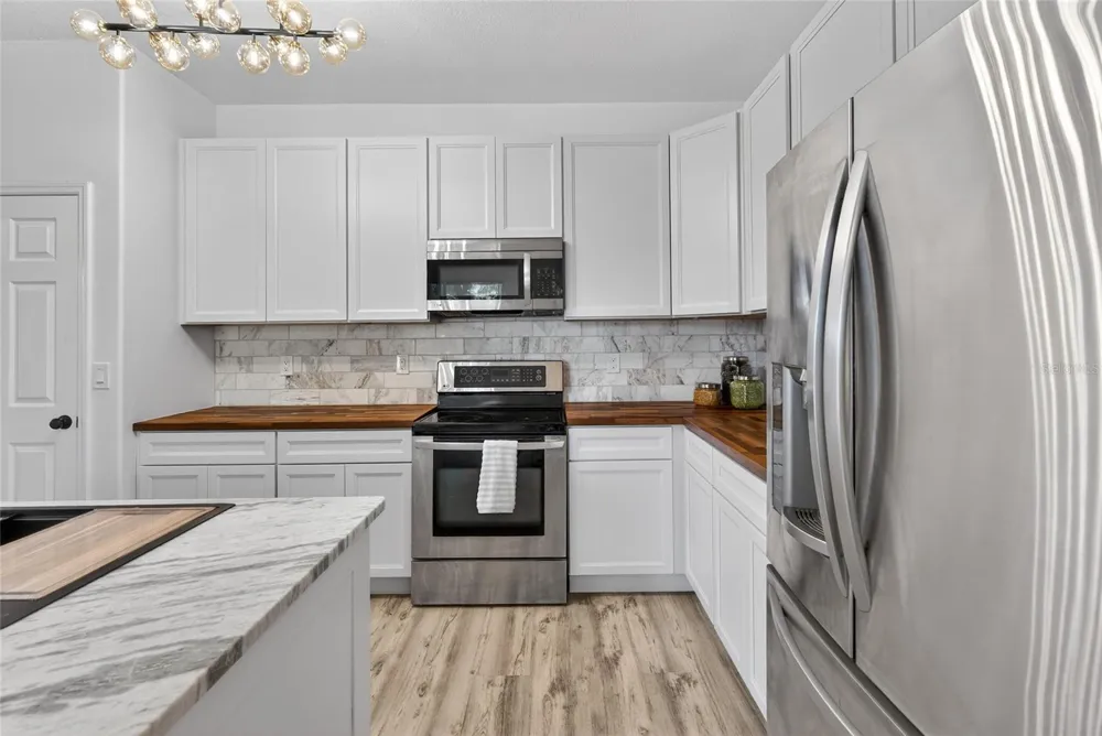 1305 WINDY BLUFF DRIVE Minneola, FL 34715