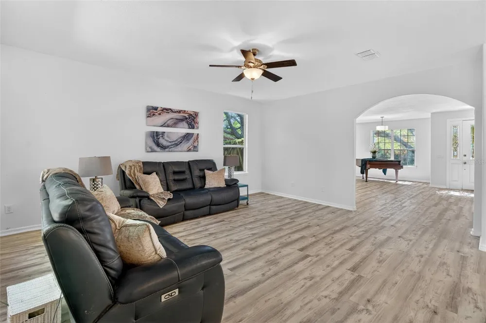 1305 WINDY BLUFF DRIVE Minneola, FL 34715
