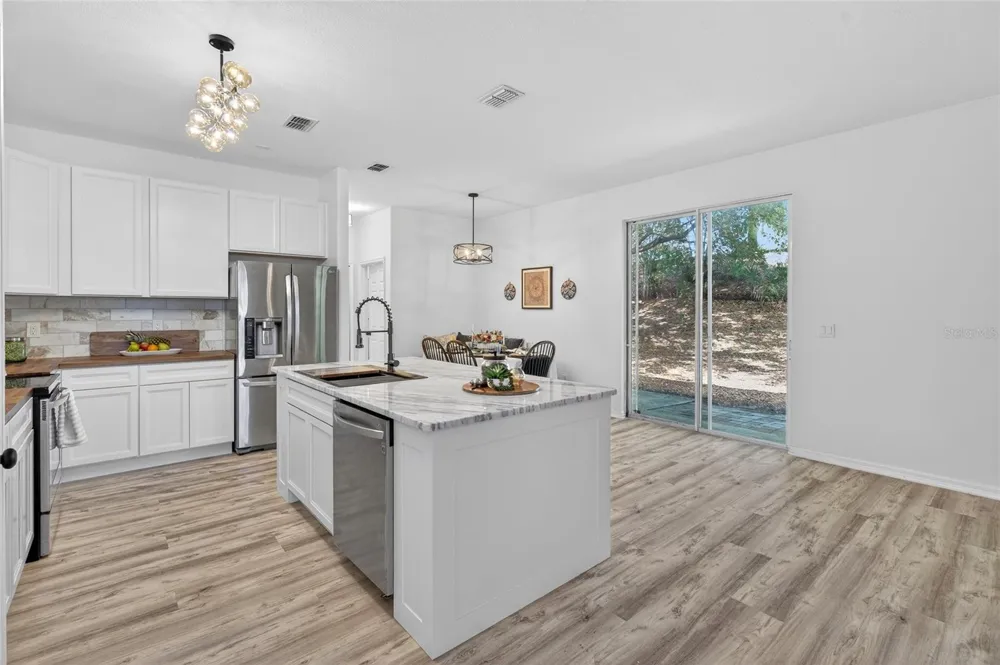 1305 WINDY BLUFF DRIVE Minneola, FL 34715
