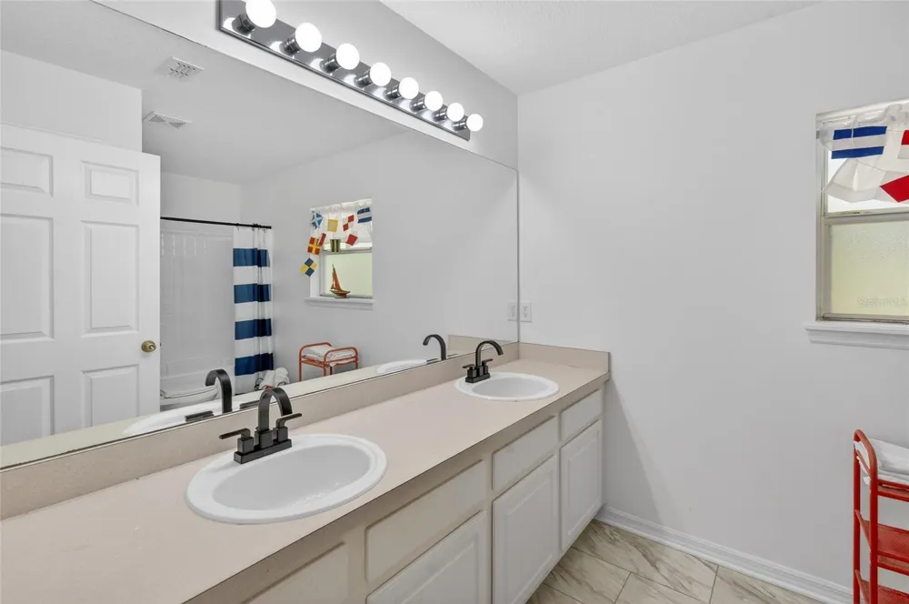 1305 WINDY BLUFF DRIVE Minneola, FL 34715