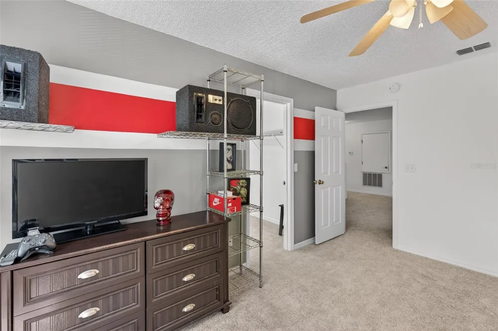1305 WINDY BLUFF DRIVE Minneola, FL 34715