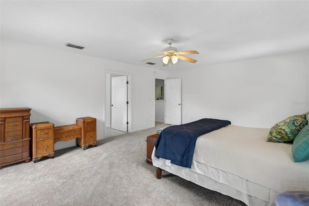 1305 WINDY BLUFF DRIVE Minneola, FL 34715