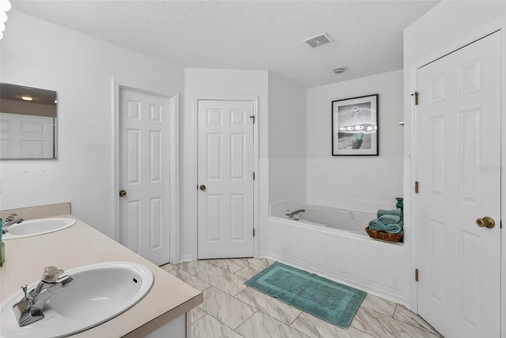 1305 WINDY BLUFF DRIVE Minneola, FL 34715