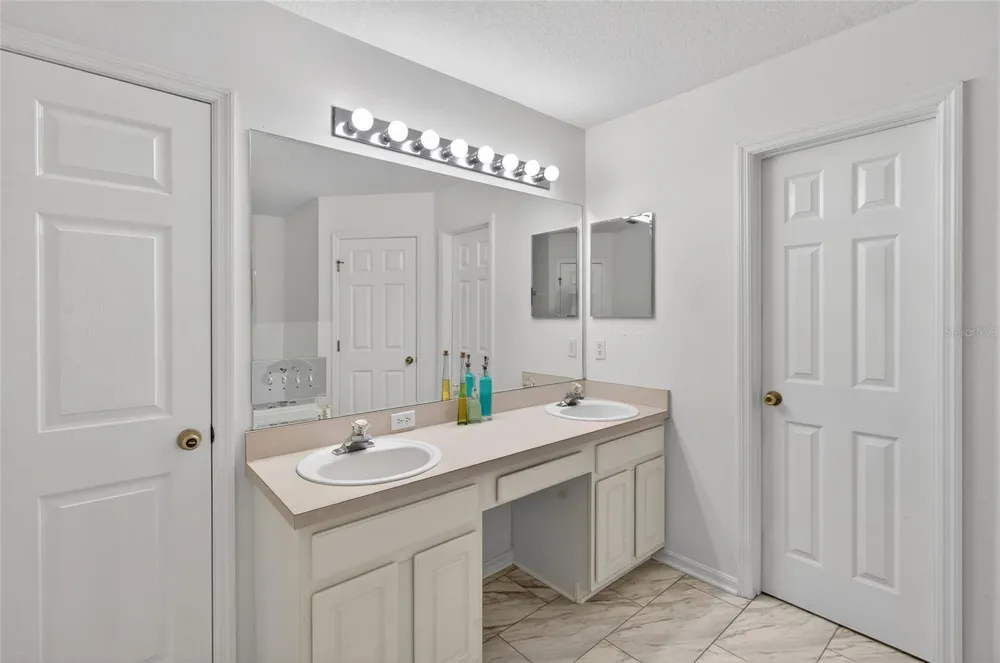 1305 WINDY BLUFF DRIVE Minneola, FL 34715