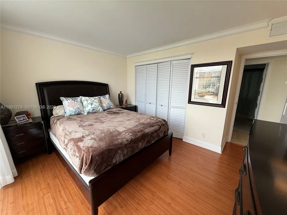 1000 Parkview Dr #720 Hallandale Beach, FL 33009