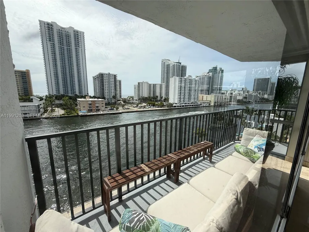 1000 Parkview Dr #720 Hallandale Beach, FL 33009