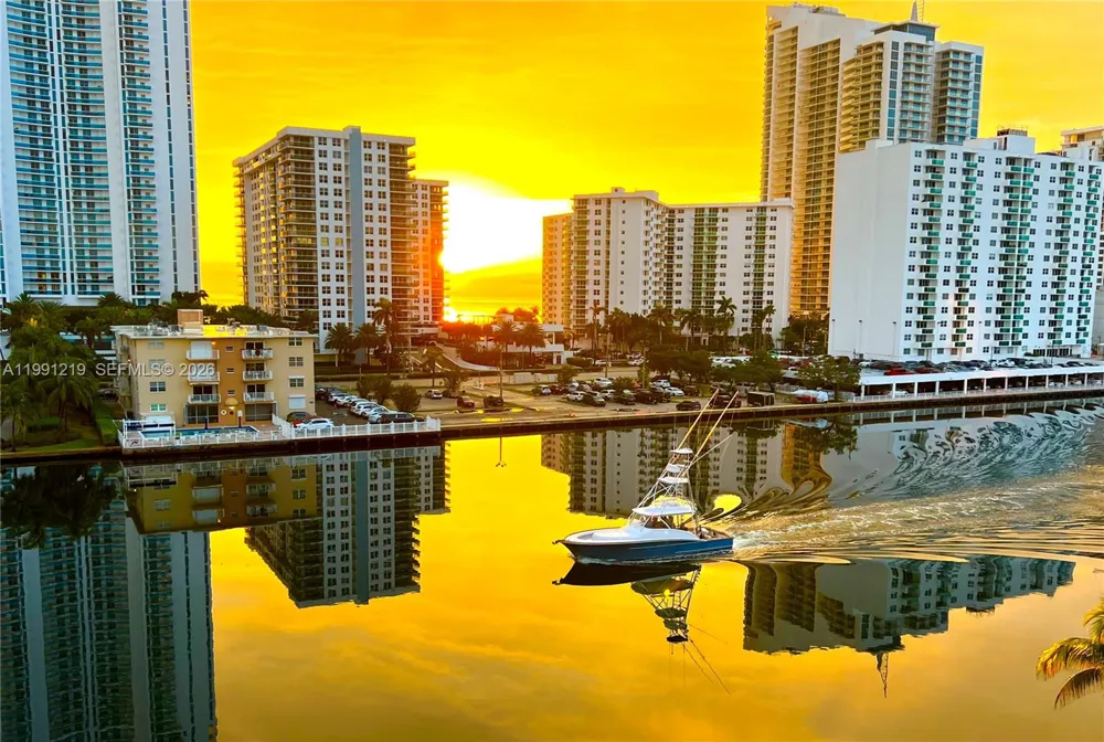 1000 Parkview Dr #720 Hallandale Beach, FL 33009