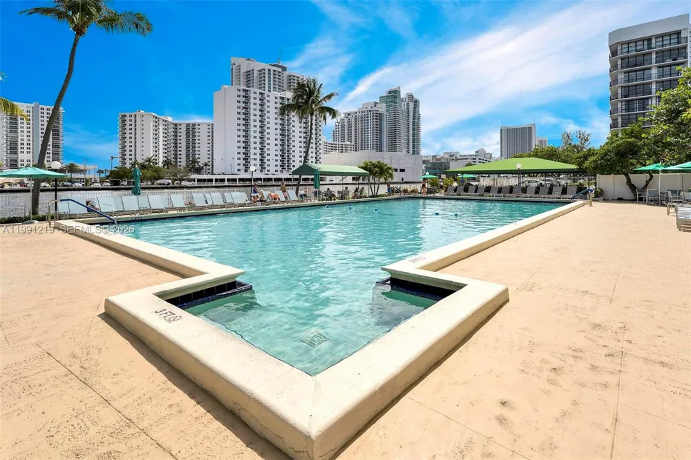 1000 Parkview Dr #720 Hallandale Beach, FL 33009