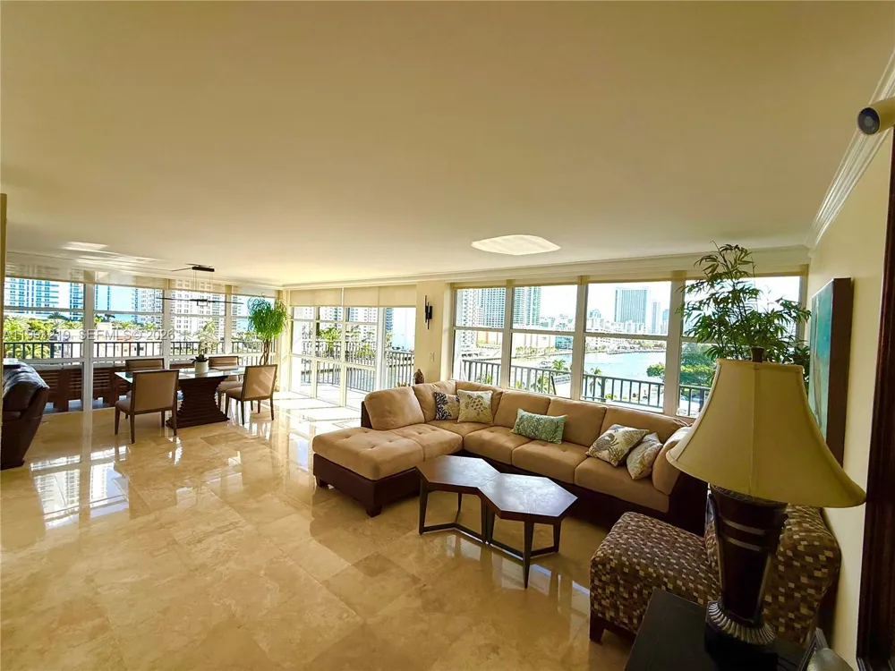 1000 Parkview Dr #720 Hallandale Beach, FL 33009