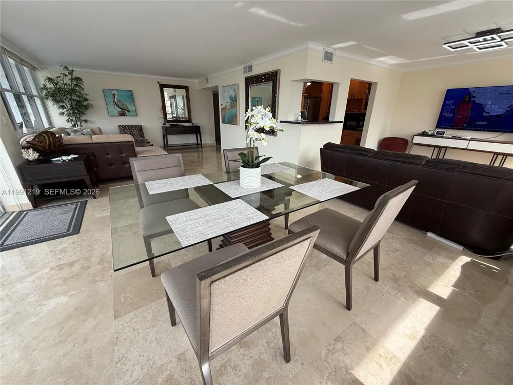 1000 Parkview Dr #720 Hallandale Beach, FL 33009