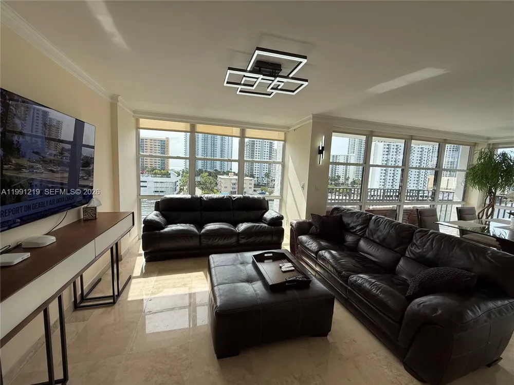 1000 Parkview Dr #720 Hallandale Beach, FL 33009
