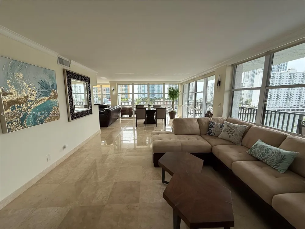 1000 Parkview Dr #720 Hallandale Beach, FL 33009