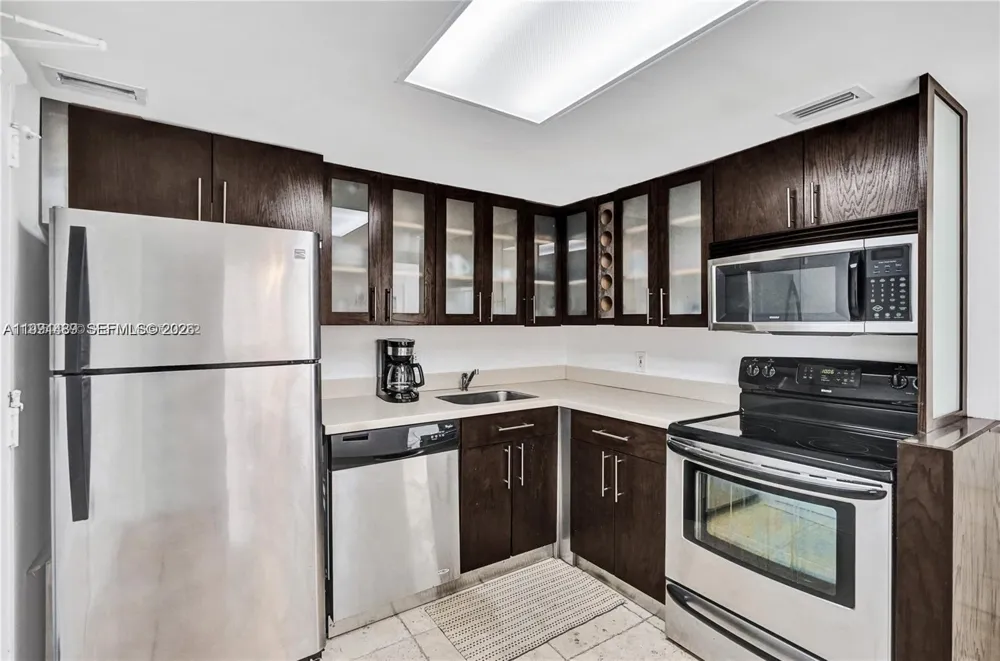 5151 Collins Ave #1035 Miami Beach, FL 33140