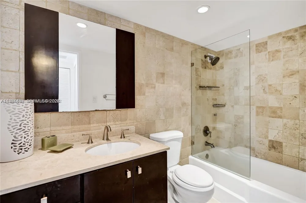 5151 Collins Ave #1035 Miami Beach, FL 33140
