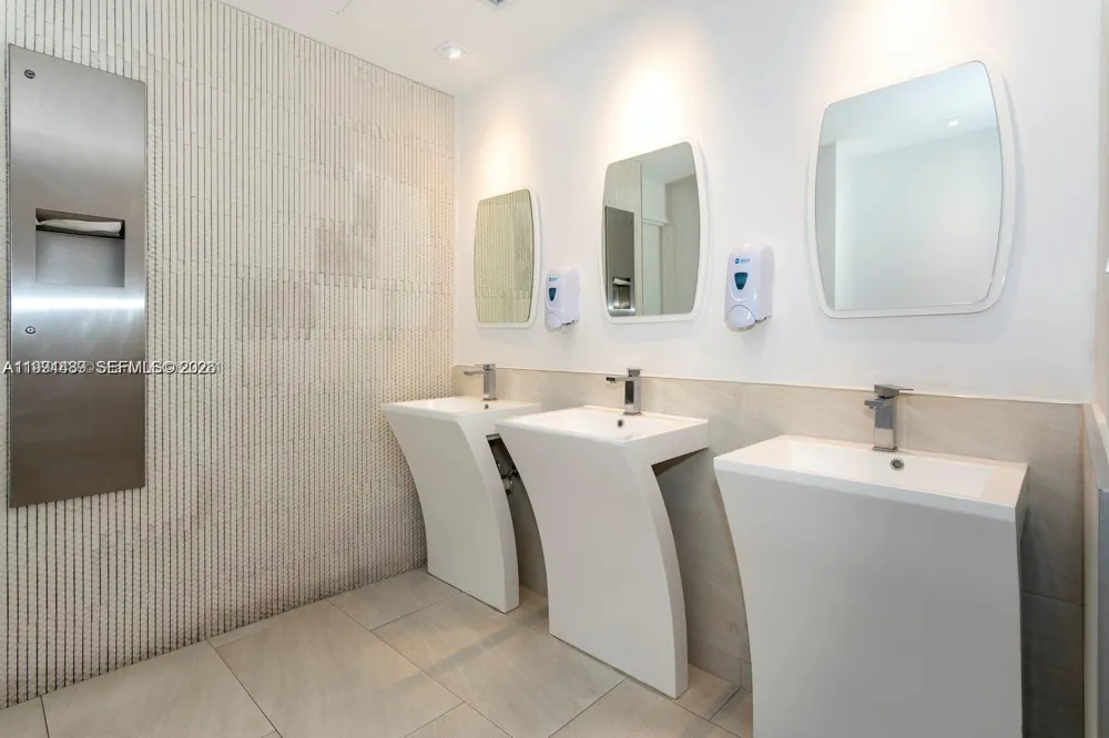 5151 Collins Ave #1035 Miami Beach, FL 33140