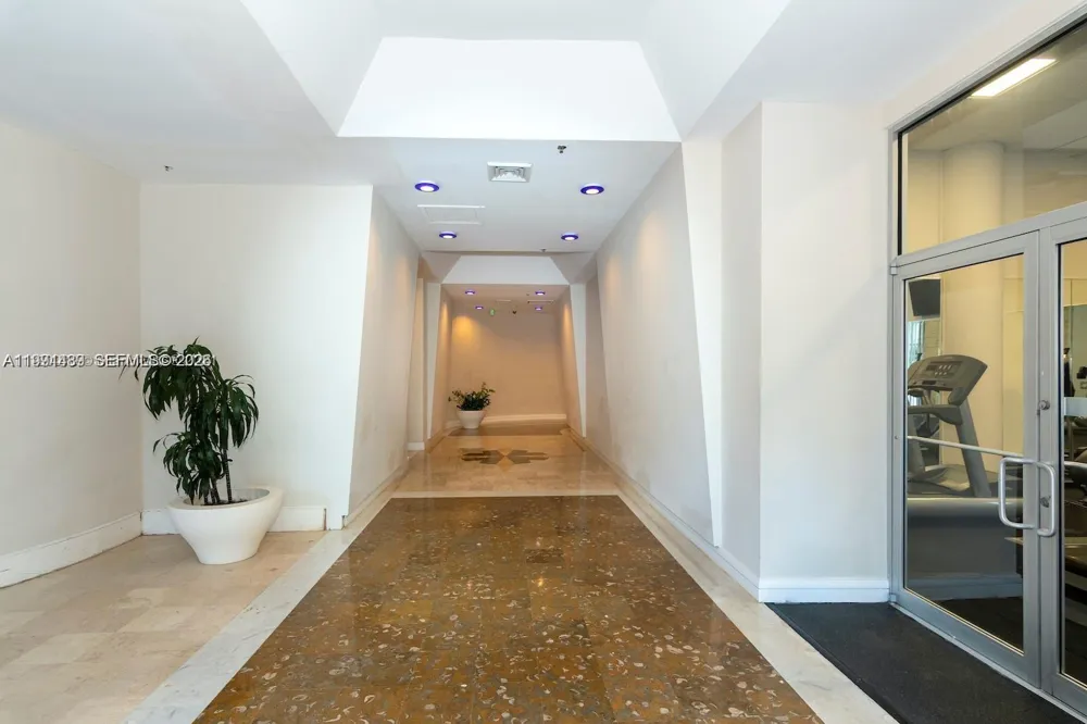 5151 Collins Ave #1035 Miami Beach, FL 33140