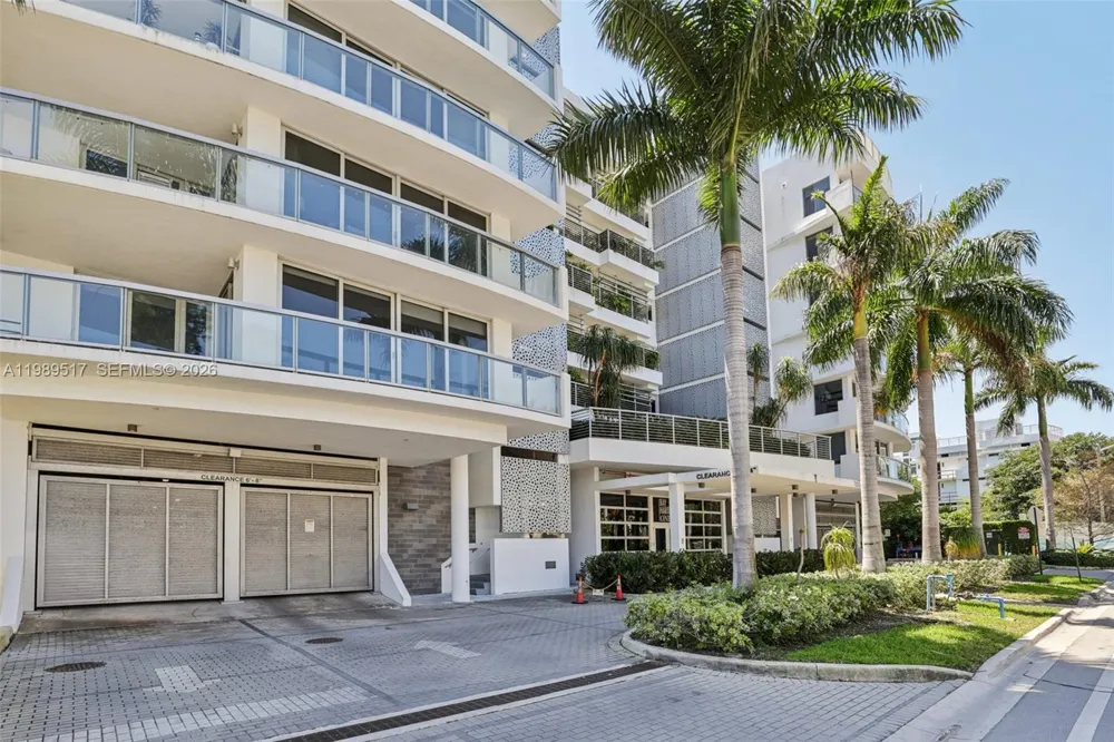 1100 100th St #703 Bay Harbor Islands, FL 33154