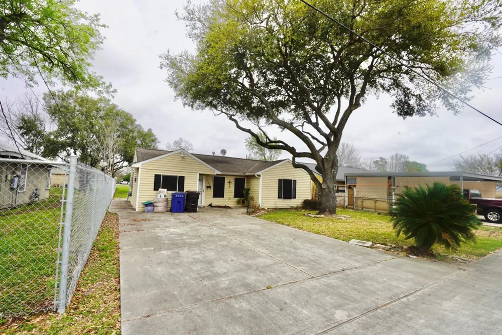 409 Avenue H South Houston, TX 77587