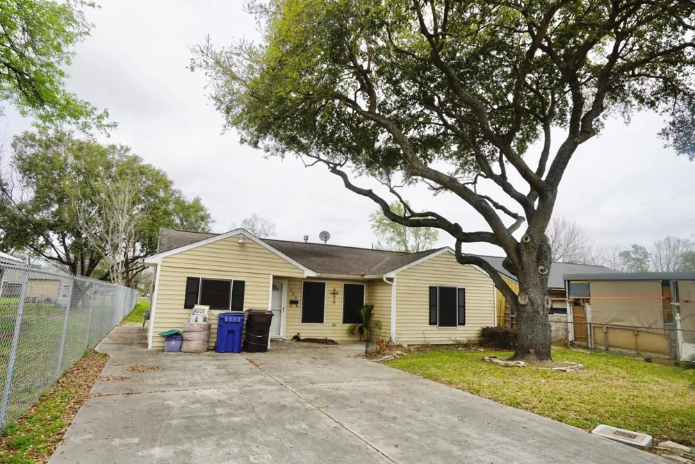 409 Avenue H South Houston, TX 77587