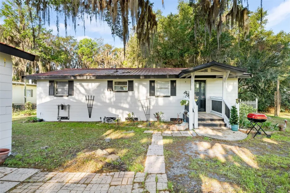 15026 SE US HIGHWAY 301 Hawthorne, FL 32640