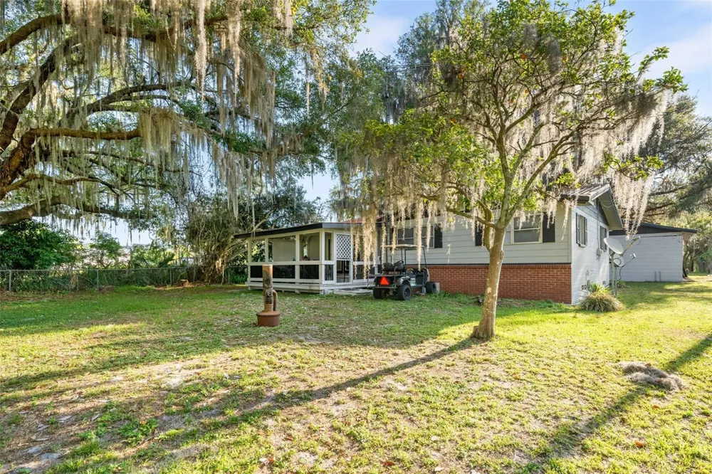 15026 SE US HIGHWAY 301 Hawthorne, FL 32640