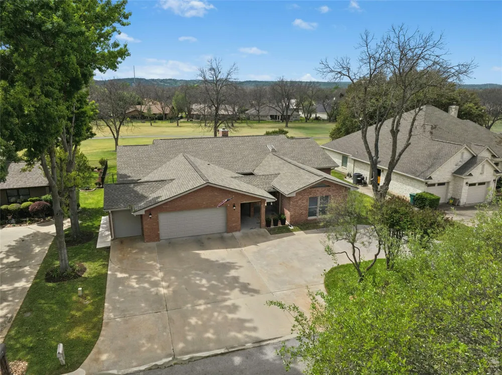 407 Olympia Fields Street Meadowlakes, TX 78654