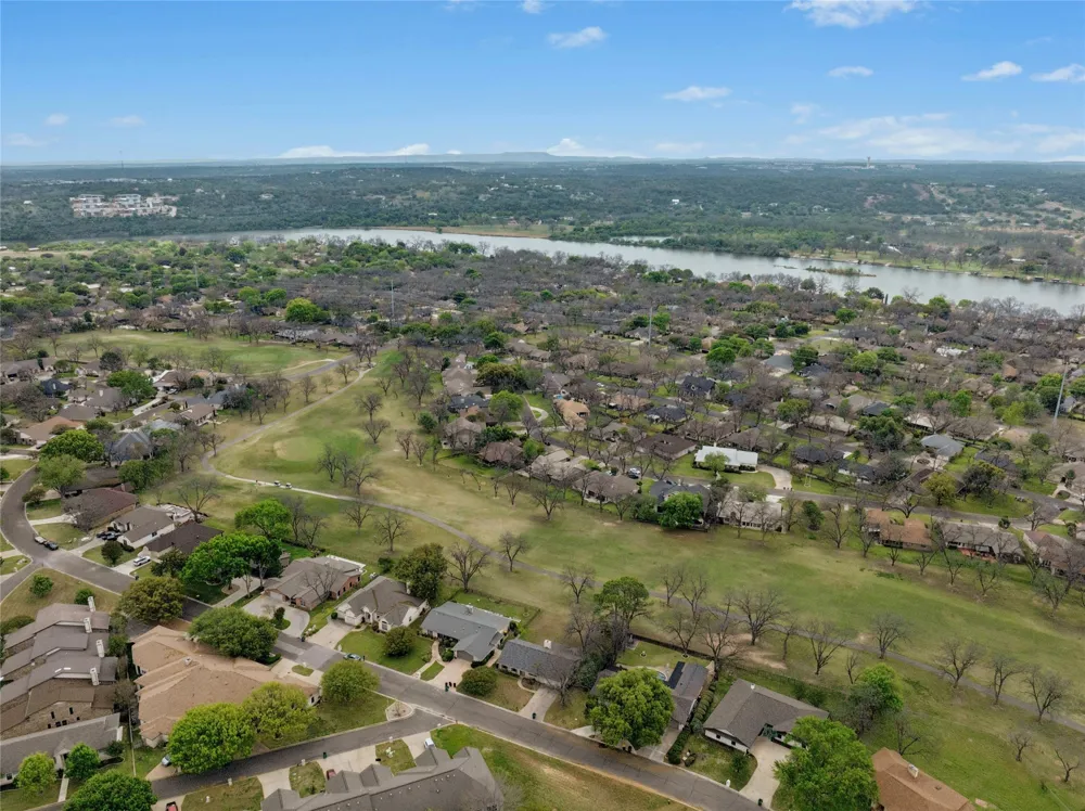 407 Olympia Fields Street Meadowlakes, TX 78654